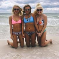 Tori, Jentry, Lexi, and Allison visit the beach!