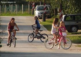 Young girls on bicycles (candids 14yo> )