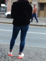 Filipina girl wirh beautiful ass in jeans