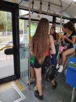Candid preteens in bus, one with nice ass in shorts