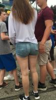 young amazing teen candid ass, comment if u like her