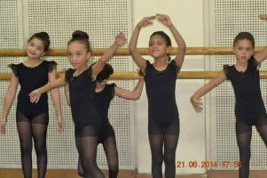Little girls in tights 002