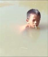 Indonesian child smokers 4