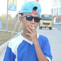 Indonesian boys smoking 14