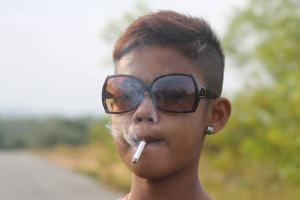 Indonesian boys smoking 7