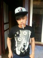 Indonesian boys smoking  35