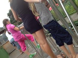 girls in theme parks